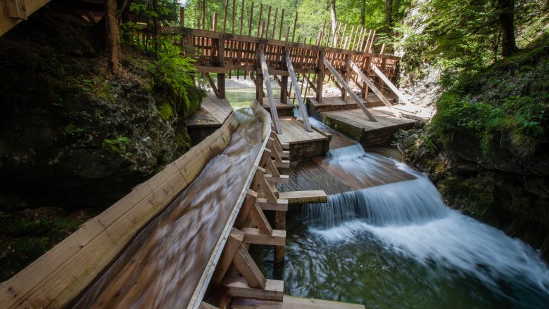 Erlebniswelt Mendlingtal, © Rene Jagersberger/most-media.at Gut erhaltene historische Triftanlage inmitten grüner Natur.