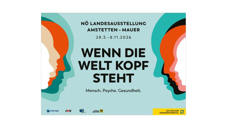 Plakat der NÖ Landesausstellung 2026 mit bunten Profilen und dem Titel 'Wenn die Welt Kopf steht'.
